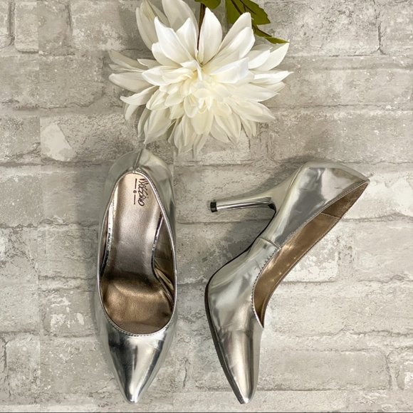 Mossimo Supply Co. Shoes - SOLD | Mossimo Elegant Metallic Heels EUC
